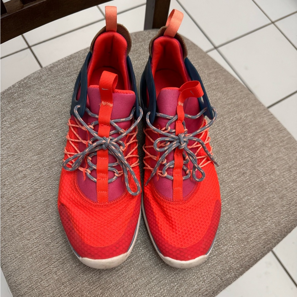 Nike Women’s Athletic shoes. Good condition Size 9